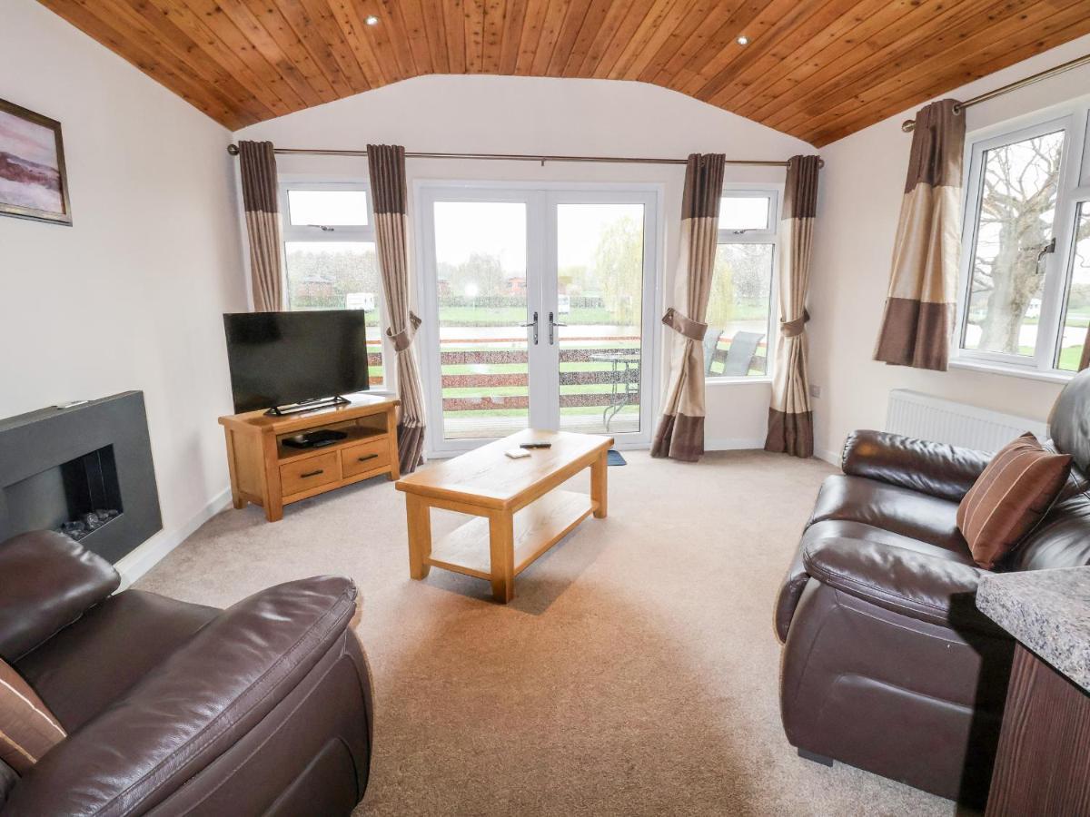 Oak Lodge Hadnall Exterior foto